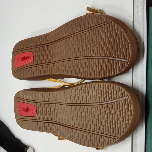 Orthaheel Solana Yellow Strappy Flip Flops 9 - Picture 7 of 9